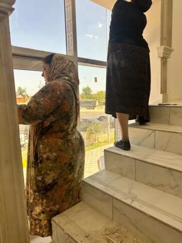 Сотрудники ГБУ "Комплексного центра социального обслуживания населения" Шелковского района приняли участие в масштабном субботнике на территории новой мечети в станице Новощедринская